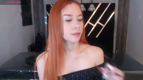 Susana   Mejia online show from December 18, 11:49 am