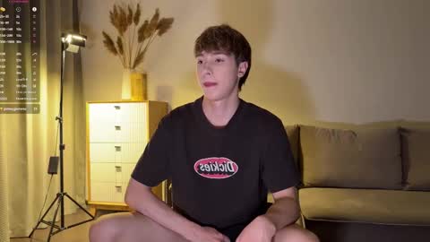 Snapshot of sunshinealex chatting on October 2, 2:32 am sunshinealex online show from October 2, 2:32 am
