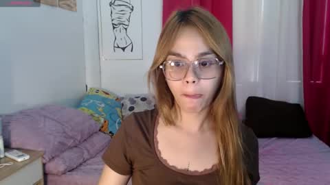 Snapshot of superhotvaleria chatting on September 13, 7:44 am Im val online show from September 13, 7:44 am
