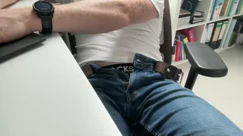 Snapshot of surfstar81 chatting on September 25, 11:28 am surfstar81 online show from September 25, 11:28 am
