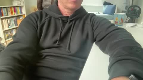 Snapshot of surfstar81 chatting on September 30, 9:42 am surfstar81 online show from September 30, 9:42 am