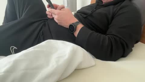 Snapshot of surfstar81 chatting on October 5, 10:45 am surfstar81 online show from October 5, 10:45 am