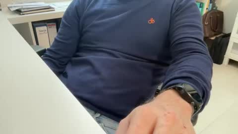 Snapshot of surfstar81 chatting on October 15, 6:38 am surfstar81 online show from October 15, 6:38 am