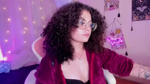 Snapshot of susan_bluee chatting on December 27, 9:43 pm Susan online show from December 27, 9:43 pm