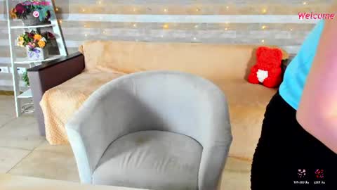 susansmitt online show from June 12, 3:05 am