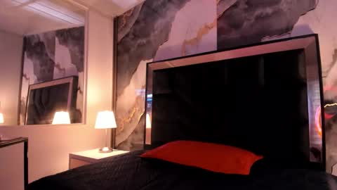 susanvilla online show from February 6, 8:44 pm