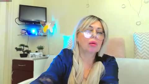 SusieNoreen online show from October 12, 7:34 am