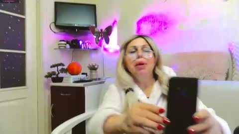 SusieNoreen online show from November 2, 3:01 pm