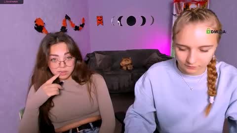 Snapshot of suzi_love chatting on October 20, 12:21 pm suzi_love online show from October 20, 12:21 pm