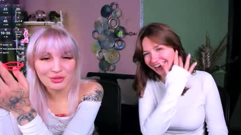Snapshot of suzi_love chatting on October 18, 8:24 pm suzi_love online show from October 18, 8:24 pm
