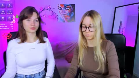 Snapshot of suzi_love chatting on October 10, 7:19 pm suzi_love online show from October 10, 7:19 pm
