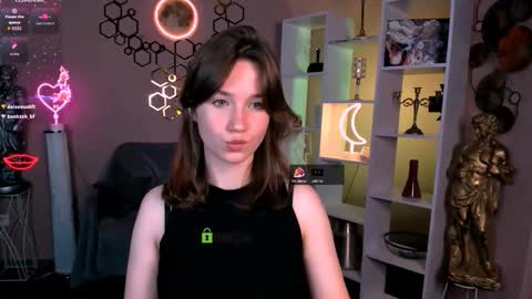 Snapshot of suzi_love chatting on October 17, 8:13 pm suzi_love online show from October 17, 8:13 pm