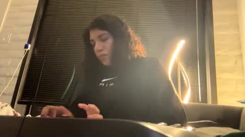 Suzy online show from November 22, 4:22 am