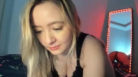 Anne Marie online show from November 22, 11:13 pm