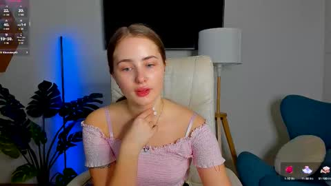 Snapshot of sweet__amily chatting on October 1, 6:23 am Sweet  Amily online show from October 1, 6:23 am