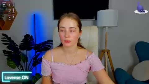 Snapshot of sweet__amily chatting on September 30, 6:13 am Sweet  Amily online show from September 30, 6:13 am