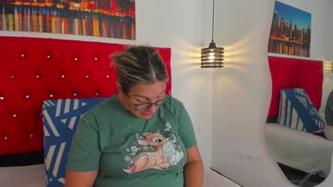 Carolina online show from December 15, 4:36 pm