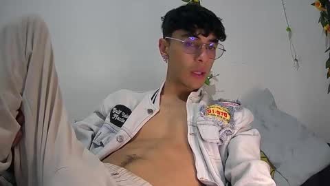 sweet_boy2224 online show from January 16, 5:16 am