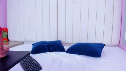 Annie online show from March 8, 7:20 pm