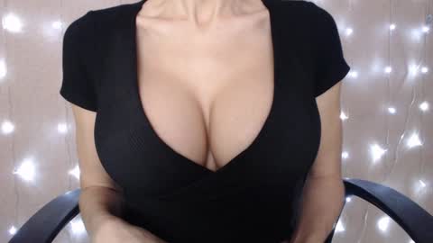 Jen online show from December 23, 7:25 am