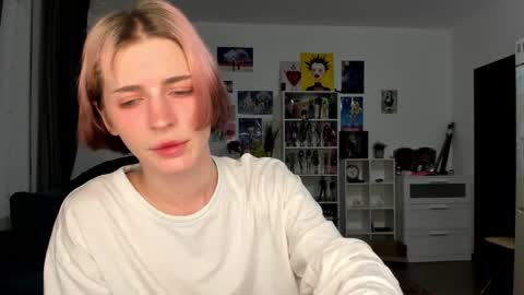 kira online show from March 9, 7:18 pm