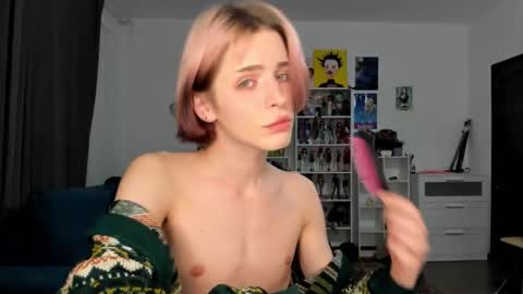 kira online show from March 6, 7:57 pm