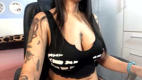 Anitta online show from March 20, 11:59 am