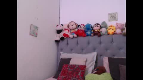 Snapshot of sweethoney22_ chatting on February 25, 10:59 am Sabrina y Eliot online show from February 25, 10:59 am