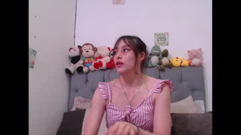 Snapshot of sweethoney22_ chatting on February 6, 5:19 pm Sabrina y Eliot online show from February 6, 5:19 pm