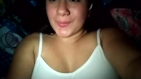 Snapshot of sweetie__annie chatting on December 22, 5:11 am Ana Mara i cant Make noise My family is here online show from December 22, 5:11 am