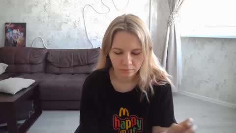 Snapshot of sweetieefox chatting on September 23, 7:13 am SweetieeFox online show from September 23, 7:13 am