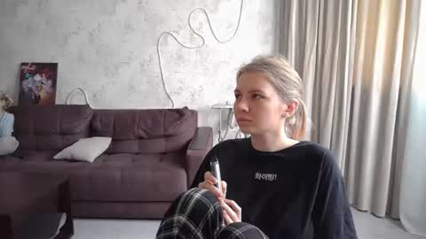 Snapshot of sweetieefox chatting on October 11, 7:02 am SweetieeFox online show from October 11, 7:02 am