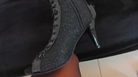 Snapshot of sweetlesbianseduction chatting on January 26, 2:30 pm Azulandvioleta online show from January 26, 2:30 pm