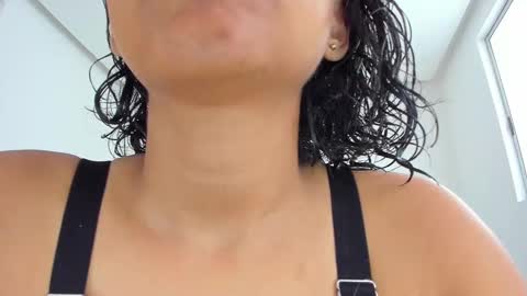 Snapshot of sweetlesbianseduction chatting on September 15, 1:12 pm Azulandvioleta online show from September 15, 1:12 pm