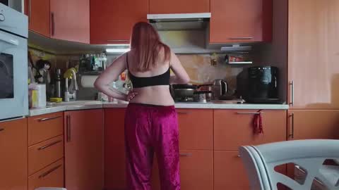 sweetliaison online show from November 4, 7:10 am