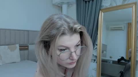 Claudia online show from September 9, 8:09 pm