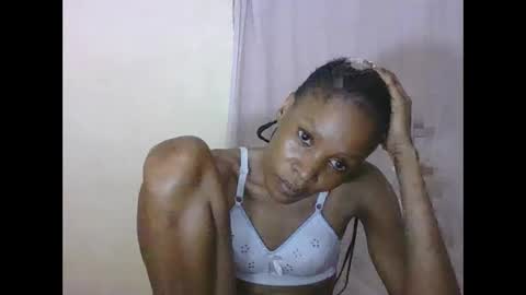 ESTHER online show from November 18, 6:22 pm