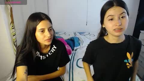 Snapshot of sweetpink1_ chatting on September 25, 3:57 am Caro  Lily online show from September 25, 3:57 am