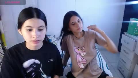 Snapshot of sweetpink1_ chatting on September 26, 4:09 am Caro  Lily online show from September 26, 4:09 am