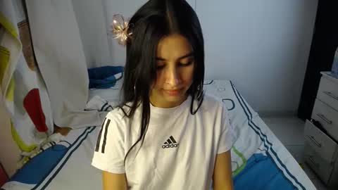 Snapshot of sweetpink1_ chatting on October 20, 4:17 am Caro  Lily online show from October 20, 4:17 am