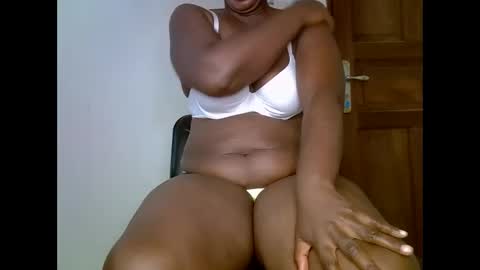 sweetrenne online show from February 19, 9:39 am