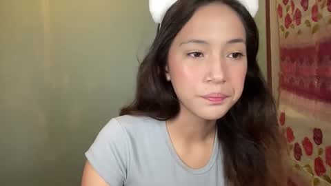 Mia online show from November 5, 3:03 pm