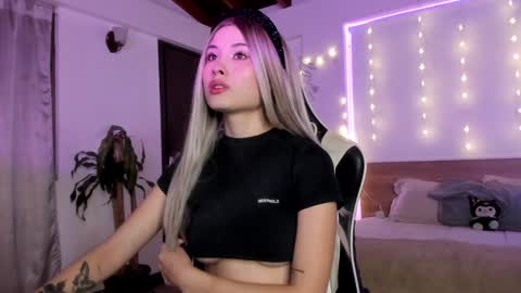 Cat independent model  online show from January 15, 5:29 am