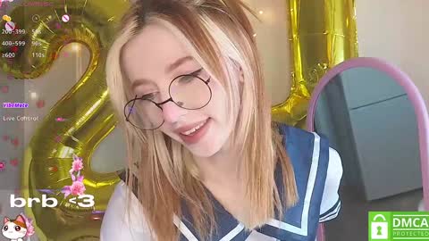 Snapshot of sweetuniporn chatting on January 18, 12:04 pm Elis a little vacation Ill be here Saturday my schedules in bio online show from January 18, 12:04 pm