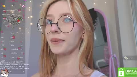 Snapshot of sweetuniporn chatting on January 15, 12:04 pm Elis a little vacation Ill be here Saturday my schedules in bio online show from January 15, 12:04 pm