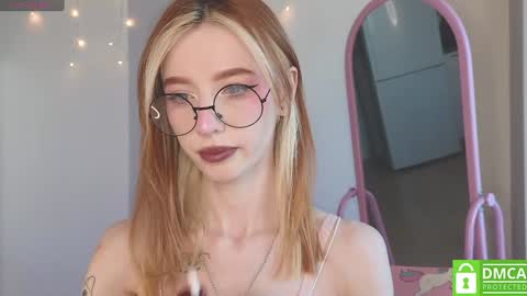 Snapshot of sweetuniporn chatting on January 17, 8:13 am Elis a little vacation Ill be here Saturday my schedules in bio online show from January 17, 8:13 am