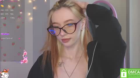 Snapshot of sweetuniporn chatting on January 26, 9:40 am Elis a little vacation Ill be here Saturday my schedules in bio online show from January 26, 9:40 am