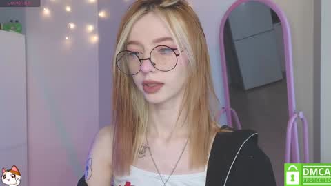 Snapshot of sweetuniporn chatting on January 24, 9:17 am Elis a little vacation Ill be here Saturday my schedules in bio online show from January 24, 9:17 am