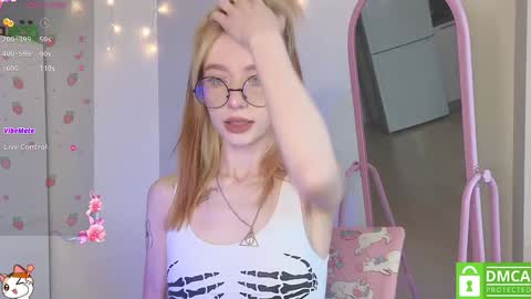 Snapshot of sweetuniporn chatting on January 30, 8:32 am Elis a little vacation Ill be here Saturday my schedules in bio online show from January 30, 8:32 am