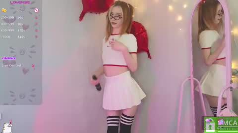 Snapshot of sweetuniporn chatting on February 27, 12:01 pm Elis a little vacation Ill be here Saturday my schedules in bio online show from February 27, 12:01 pm